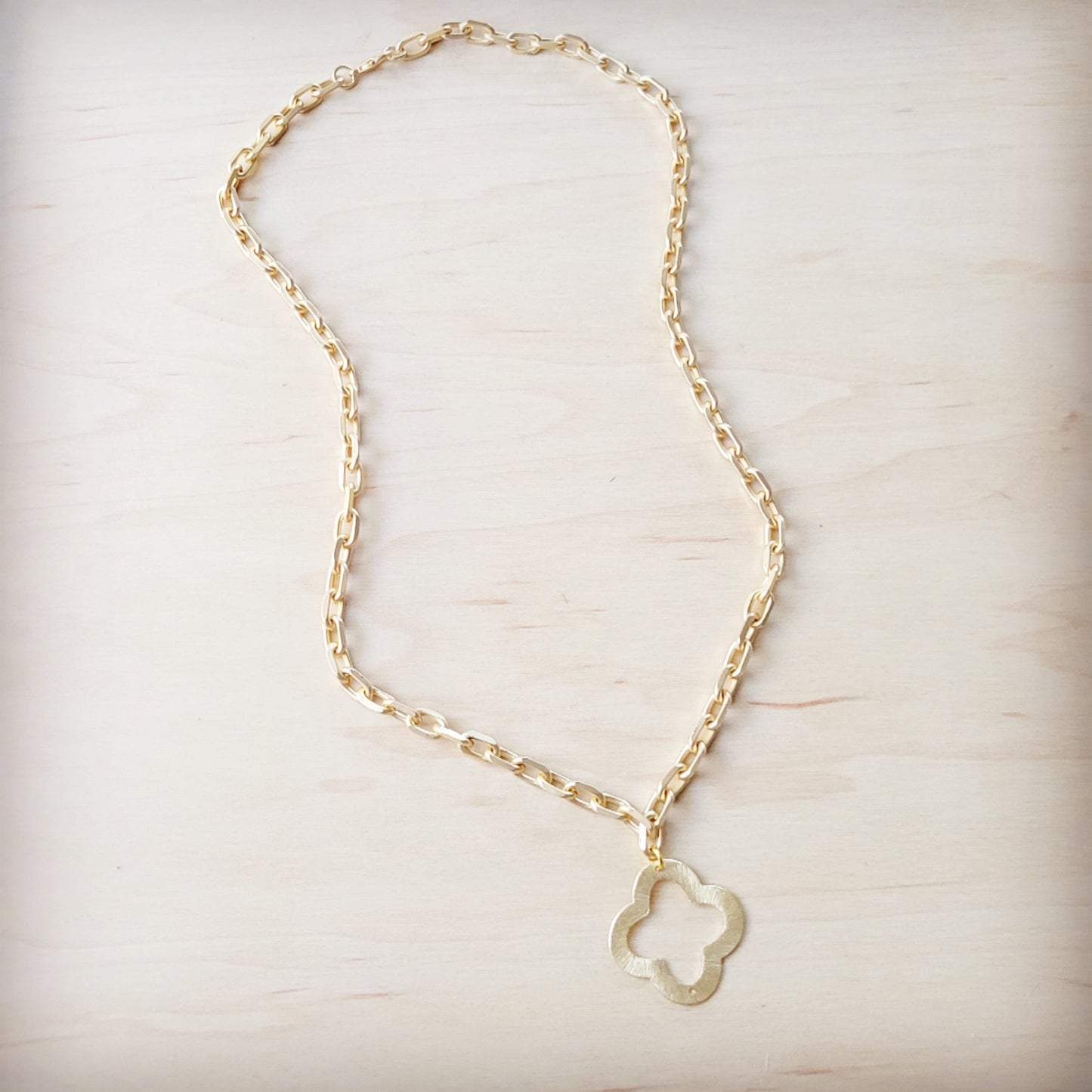 **Matte Gold Small Quatrefoil Pendant Necklace 257lh