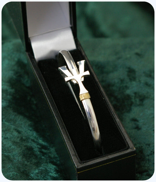 Vermont Hook Bracelet Silver with Diamond Accents - 3mm Band - 7 Inch