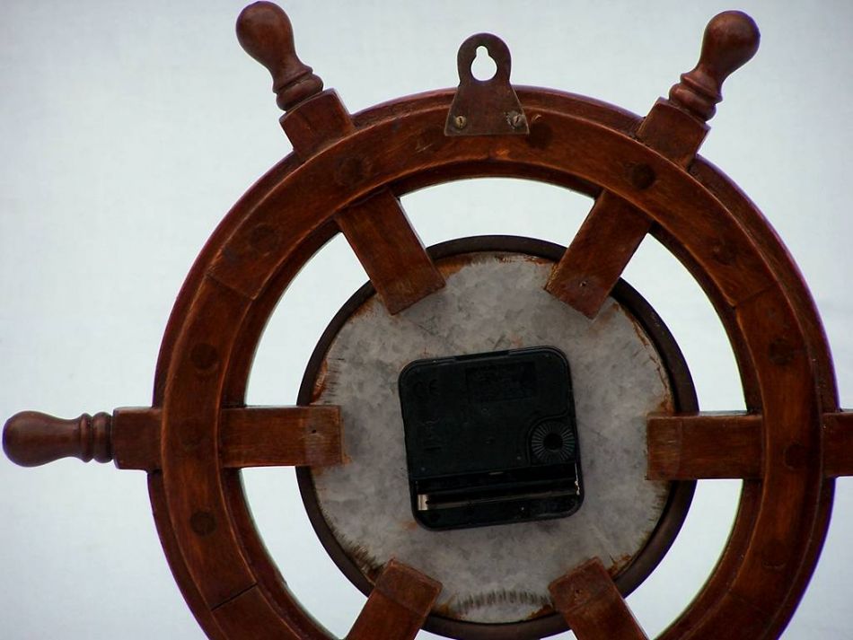 Deluxe Class Wood and Antique Copper Ship Steering Wheel Clock 12""