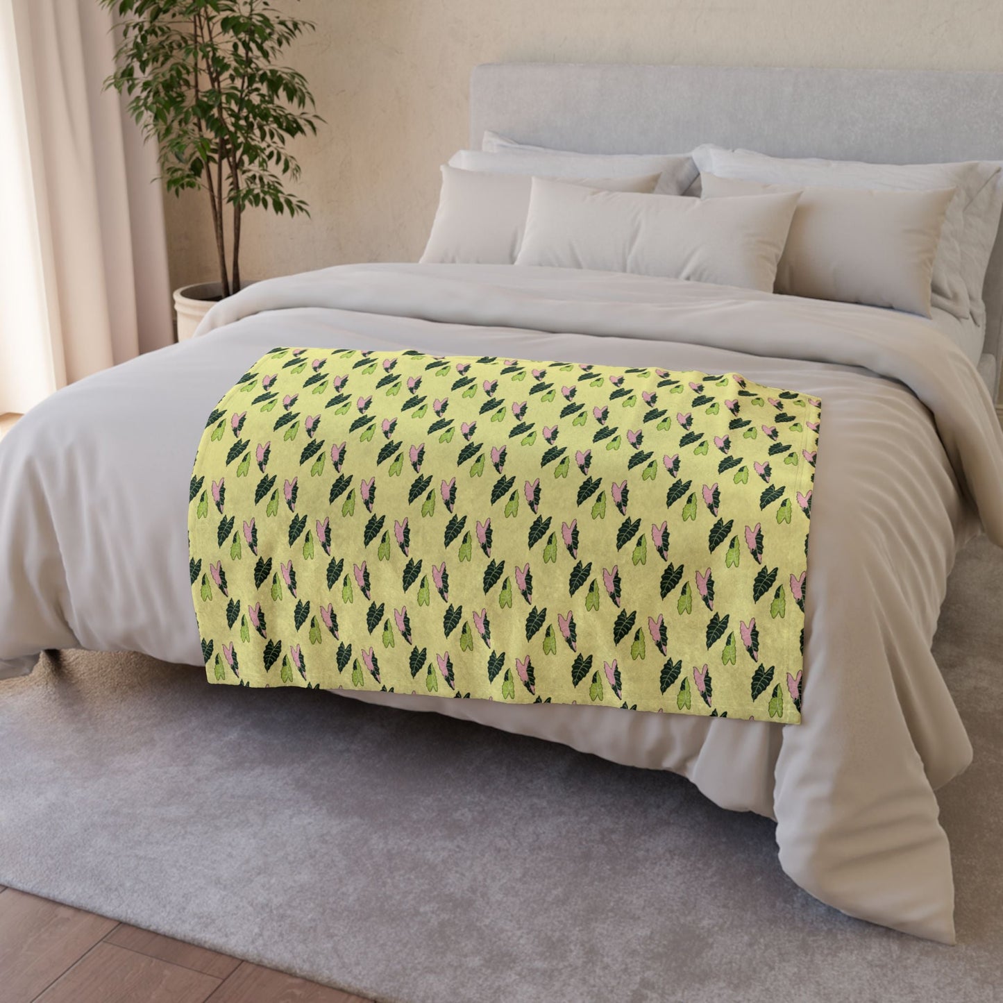 Alocasia Pattern Cozy Fleece Throw Blanket