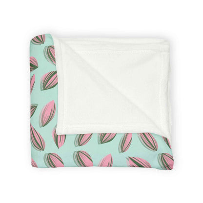 Tradescantia Nanouk Pattern Cozy Fleece Throw Blanket