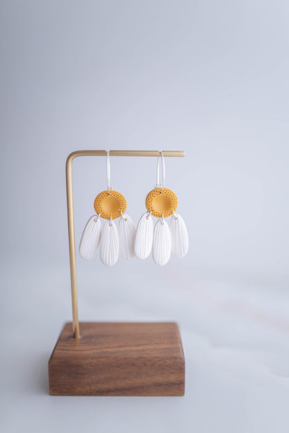 Clay earring | Daisy Hoops | Garden Collection