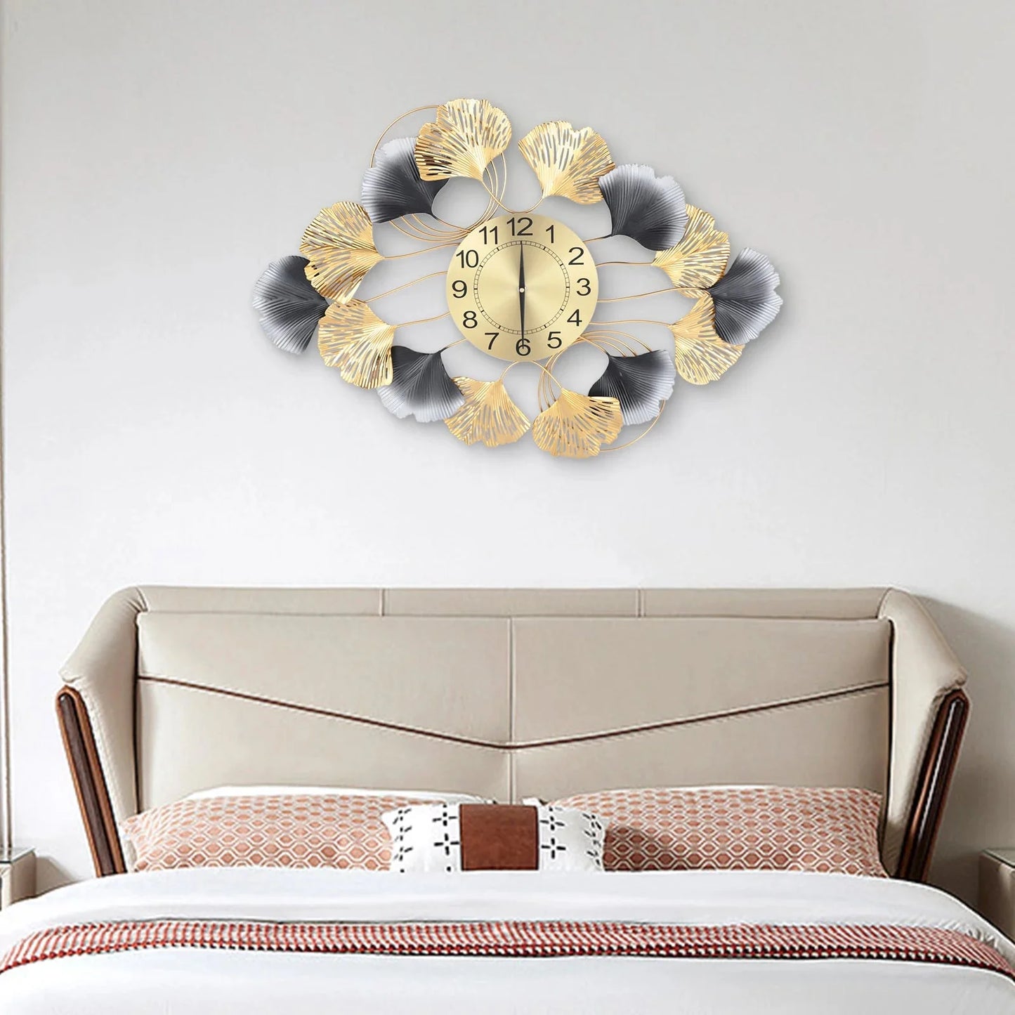 Background Art Display Design Round Gold Clock 8"