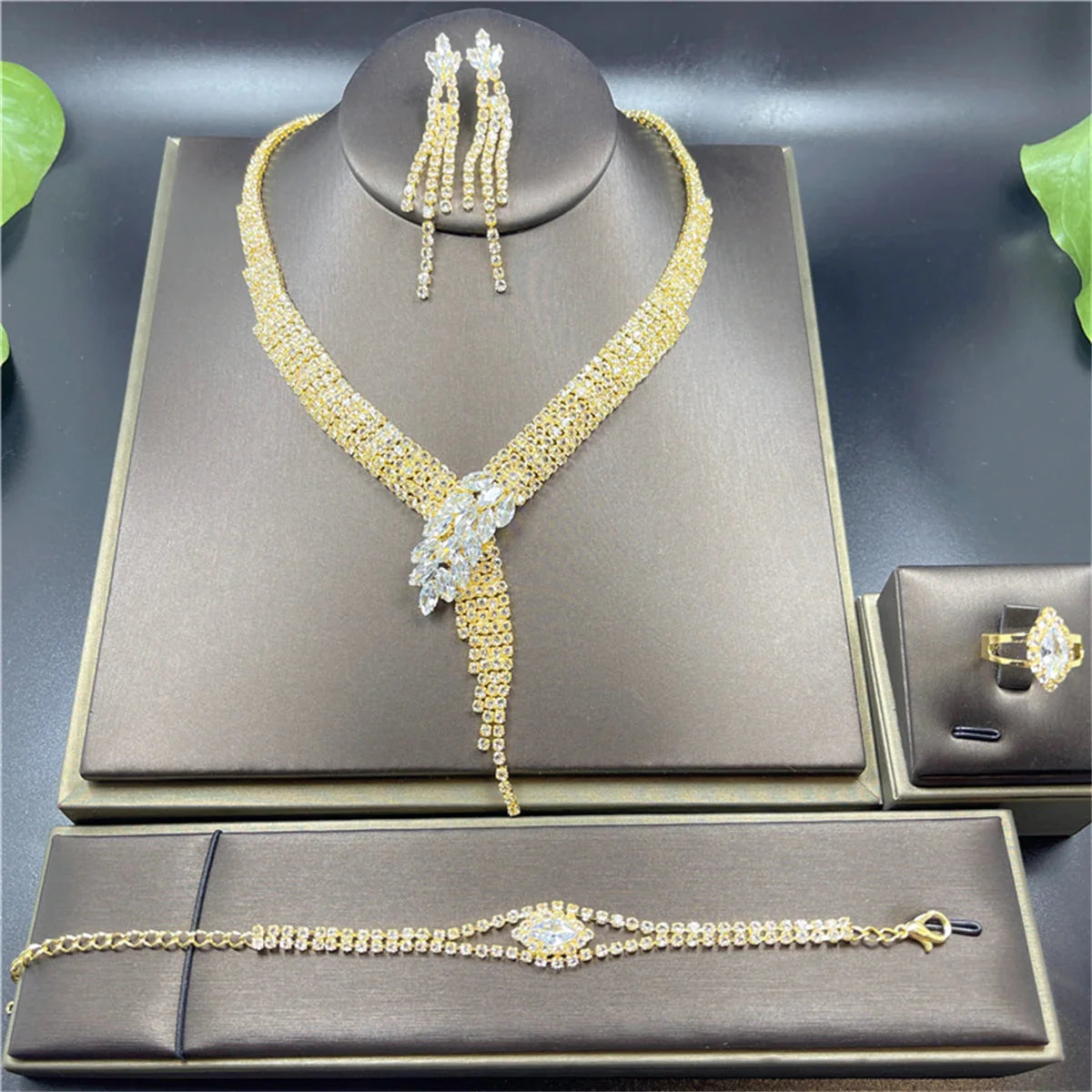 Fashion Crystal Bridal Jewelry Sets Silver Color Geometric Choker Necklace Earrings Bracelet Ring Four-piece Wedding Jewelry Set