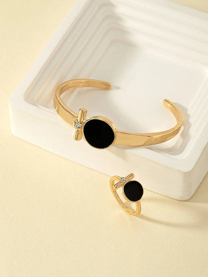 Fashionable, Personalized, Exquisite and Luxurious Bracelet and Ring Set