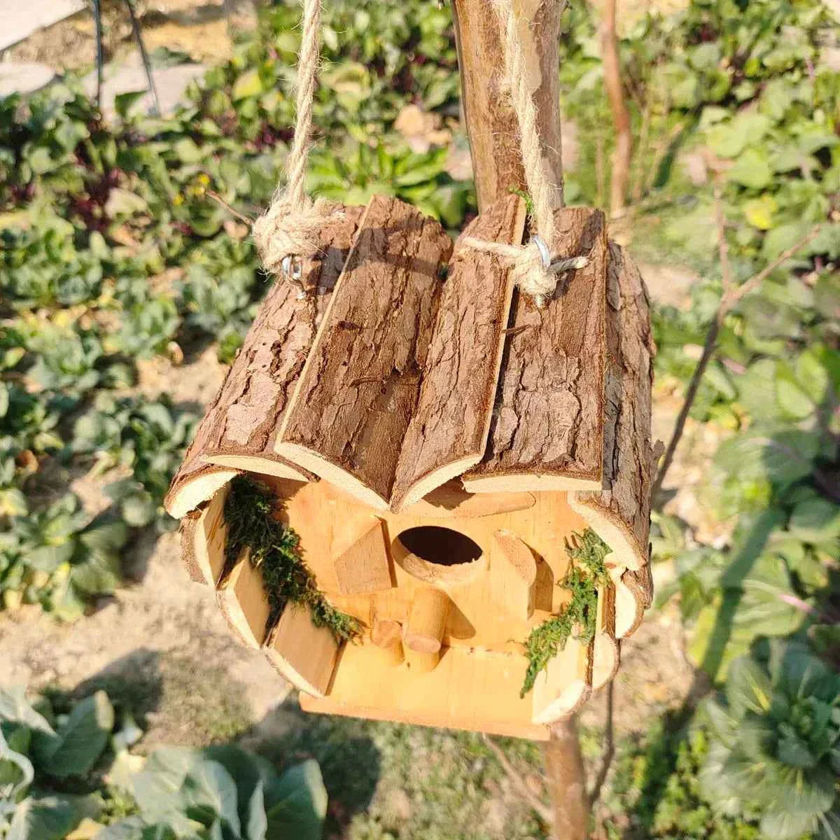 Wooden Bird's Nest Outdoor Hanging Heart-Shaped Bird's Nest House with Pole Small Birdcage House Budgie Bird House 1 Piece
