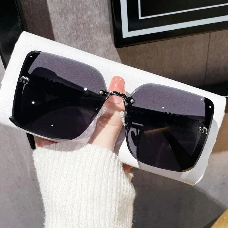 2025 New Fashion Cool Sunglasses Women Luxury Brand Letters Anti Strong Light Vintage Rimless Sun Glasses Ladies Gafas UV400