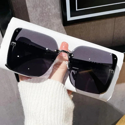 2025 New Fashion Cool Sunglasses Women Luxury Brand Letters Anti Strong Light Vintage Rimless Sun Glasses Ladies Gafas UV400