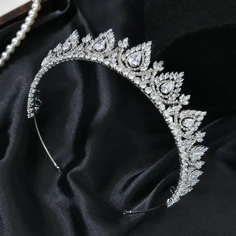 Moonseyon Vintage Crystal Bridal Tiara - High-Grade Cubic Zirconia Wedding Headpiece for Brides & Pageants