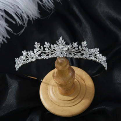 Moonseyon Vintage Crystal Bridal Tiara - High-Grade Cubic Zirconia Wedding Headpiece for Brides & Pageants