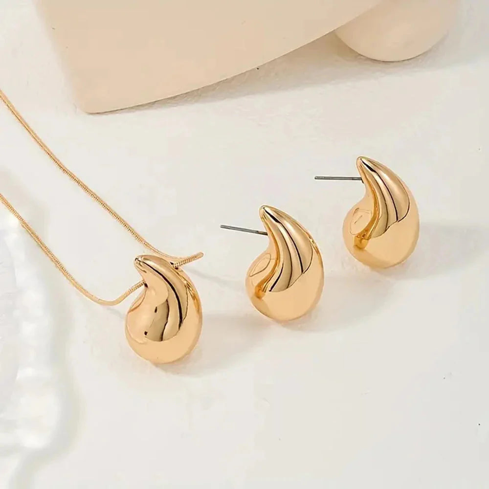 2-Piece Elegant Stylish Gold Drop Jewelry Set With High-End Earrings And Necklace Combination Suitable For Woman Daily Wear