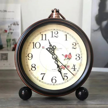 Vintage Hangable Battery Alarm Clock Metal Night Light Super Silent Table Desk Quartz Clock Time For Bedroom Bedside Desk Shelf