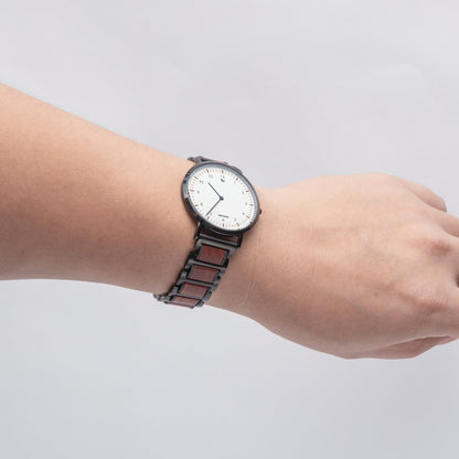 738. New wooden Strap Quartz Watch