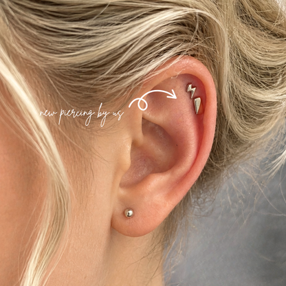 Petite Bar Threadless Labret Titanium Flat Back Earring