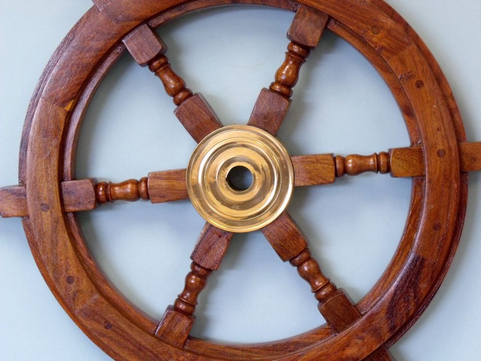 Deluxe Class Wood and Brass Decorative Ship Wheel 18""
