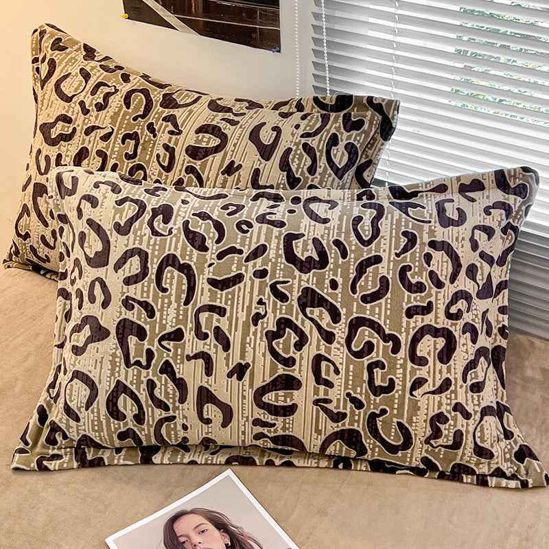 A Pair Of Extra-thick Milk Velvet Pillowcases