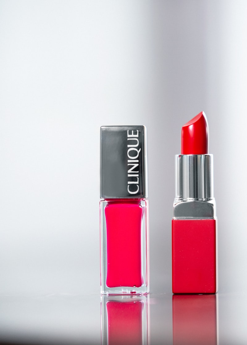 Covergirl Exhibitionist Lipstick