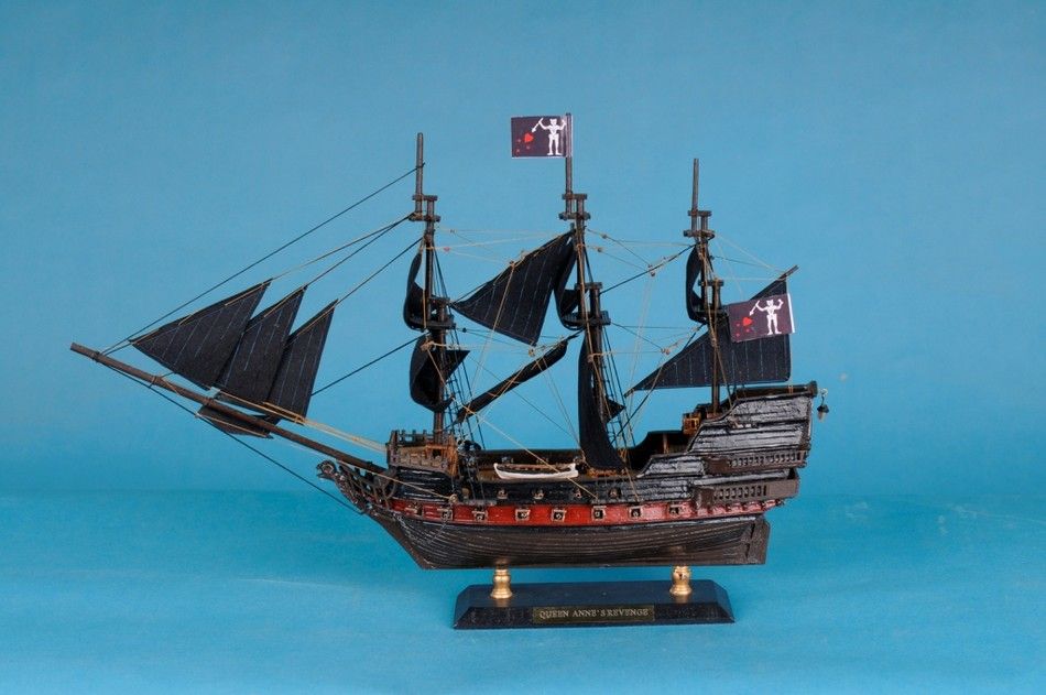 Blackbeard's Queen Anne's Revenge Limited Model Pirate Ship 15""